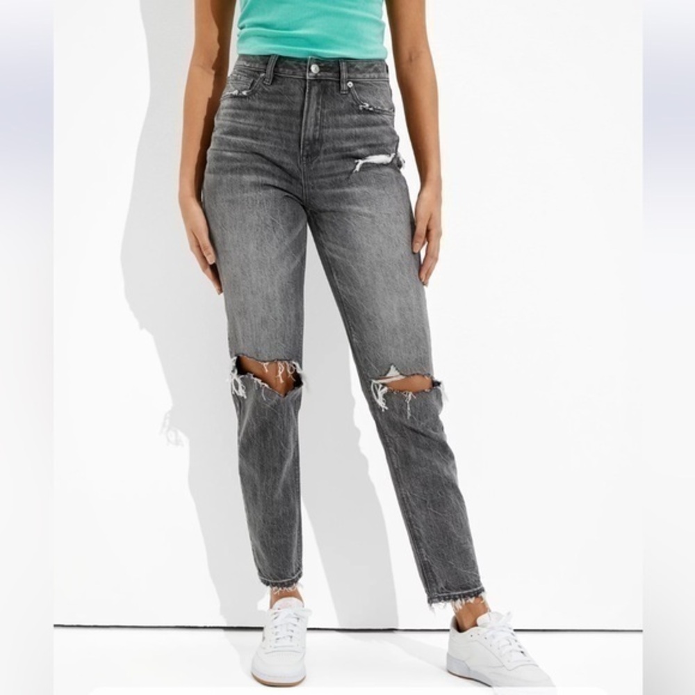 American Eagle Highrise Distressed Grey Mom Jeans Size 2 Short Cotton